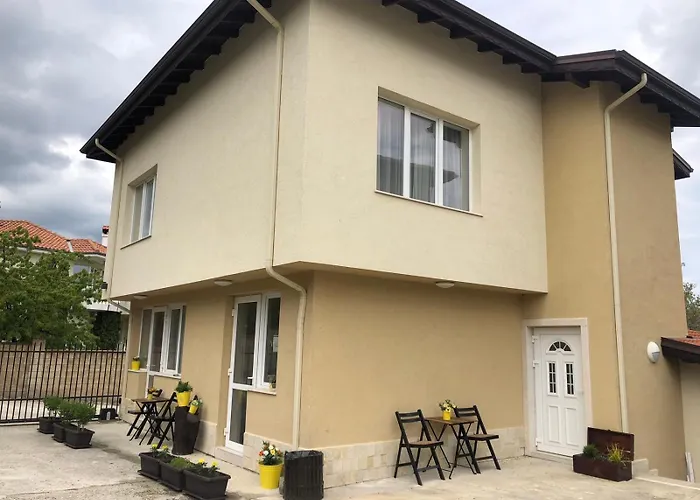 Complex Pika Golden Sands